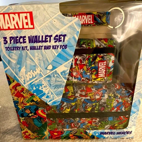 Marvel Superheroes Three Piece Toiletry Set Bag Wallet Keychain Captain America - Picture 2 of 7